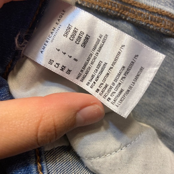 American Eagle Ripped Jeans 💜 - Picture 2 of 3
